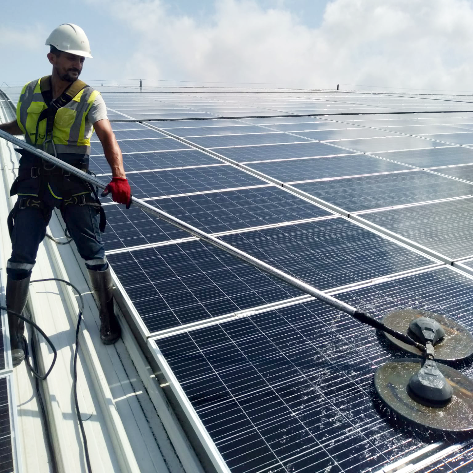 Güneş Enerji Paneli Temizlik